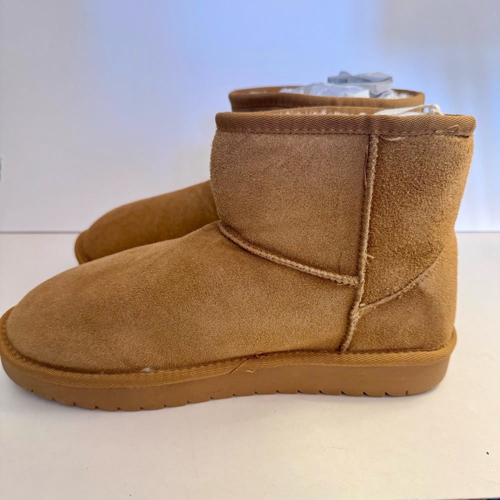 NWT. Cushionaire Hipster Cozy Ankle Boots. Size 11M